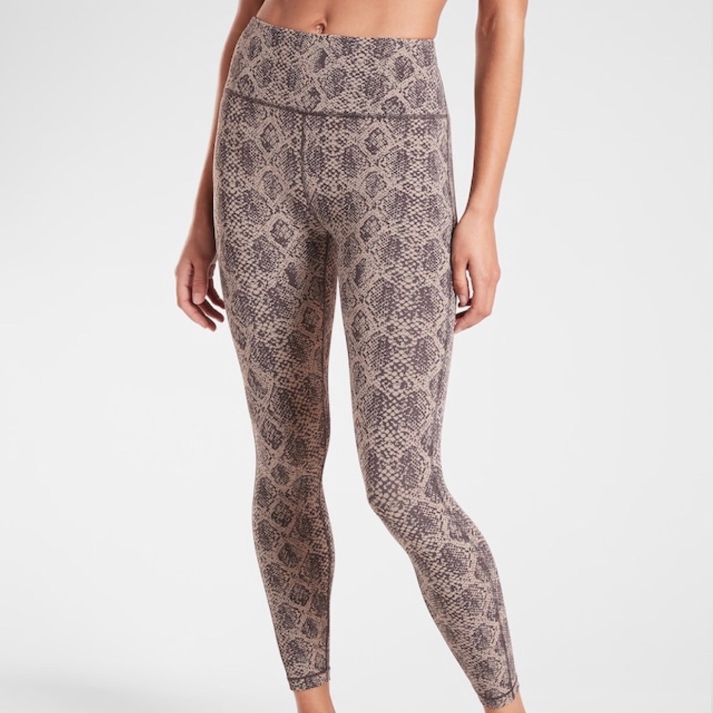Athleta Ultimate 7/8 tight in snakeskin petite med